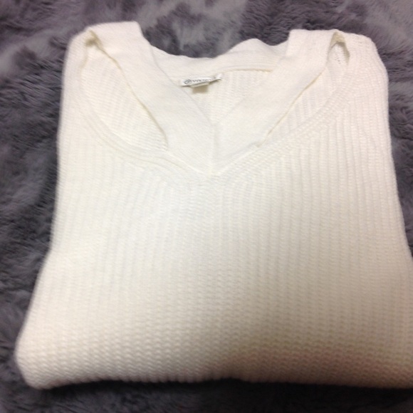 By versona long sleeve top. - Picture 2 of 4